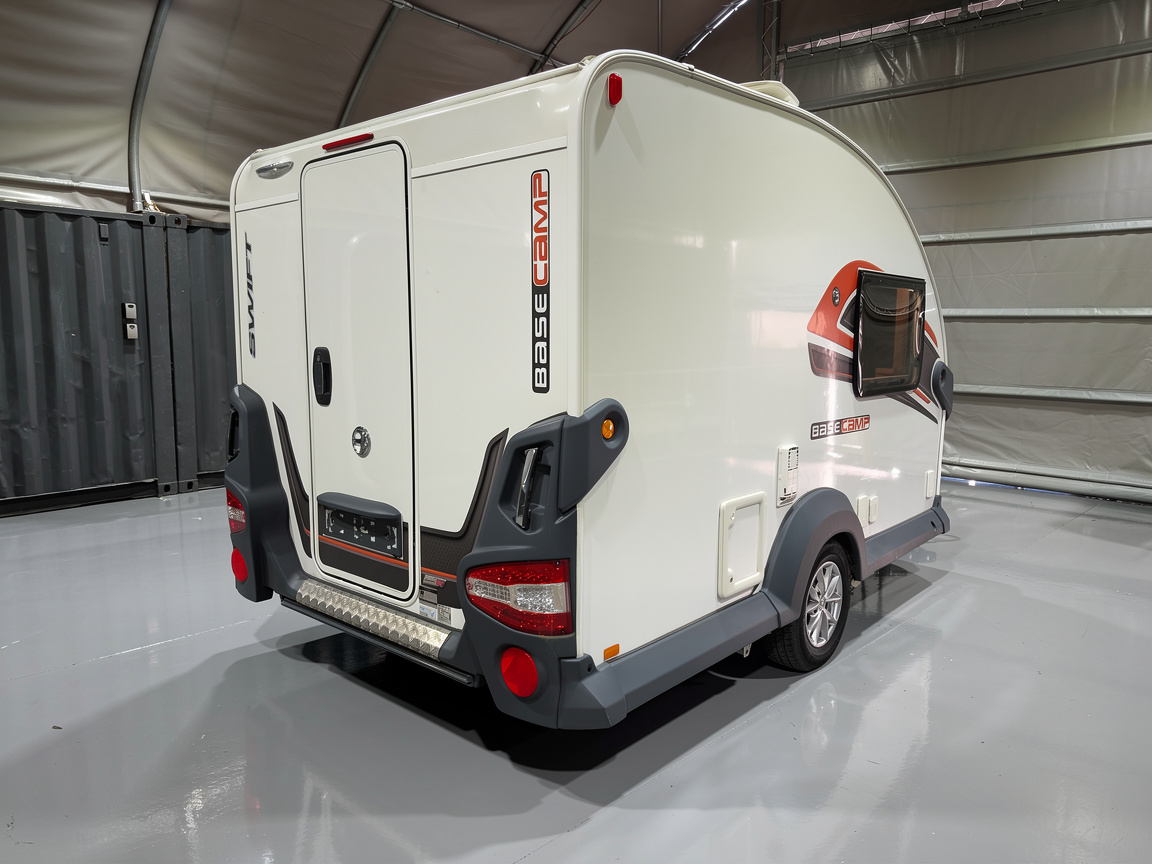 
								Swift BaseCamp full									
