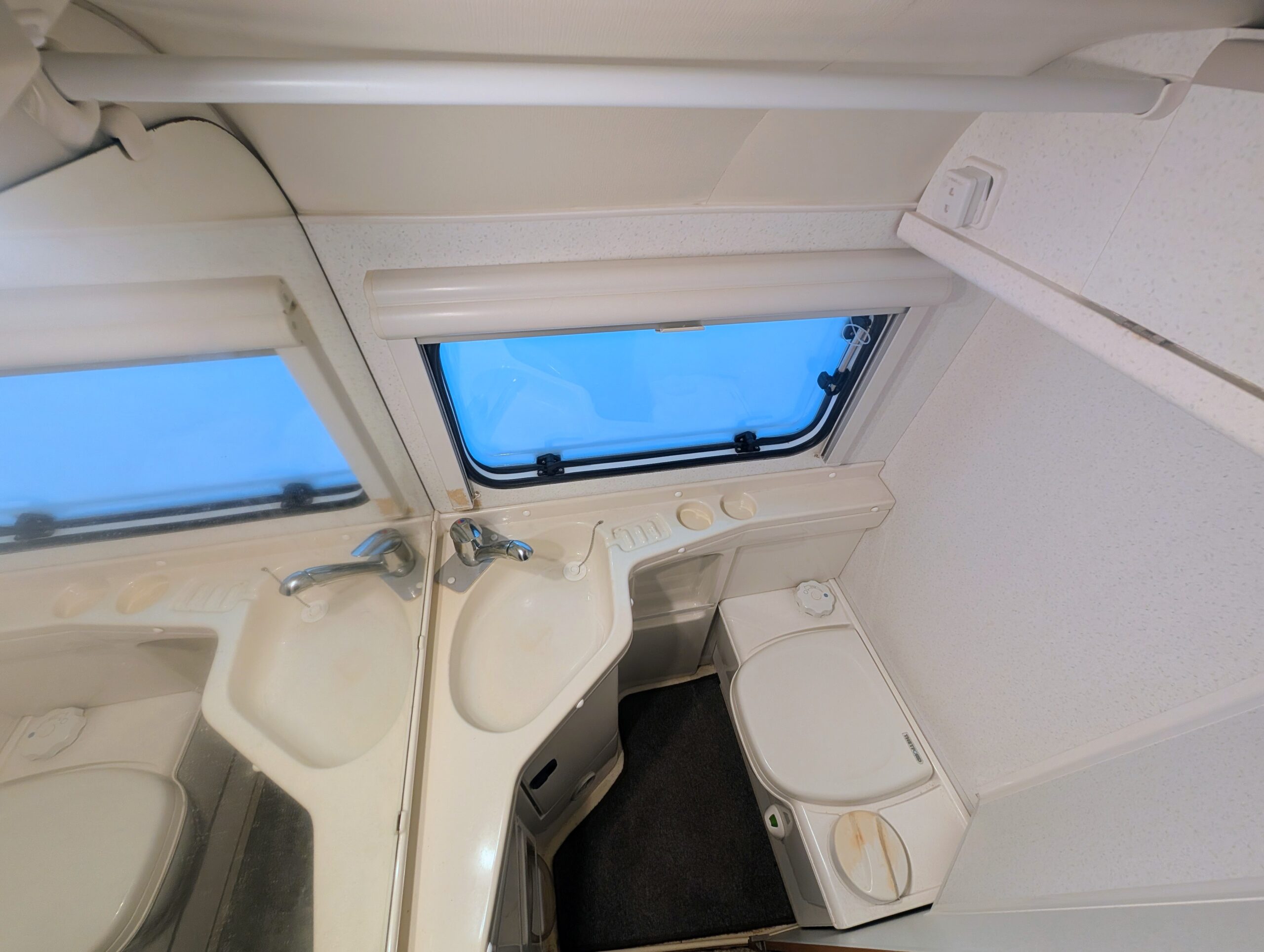 
								Eriba Triton 430 Touring GT full									