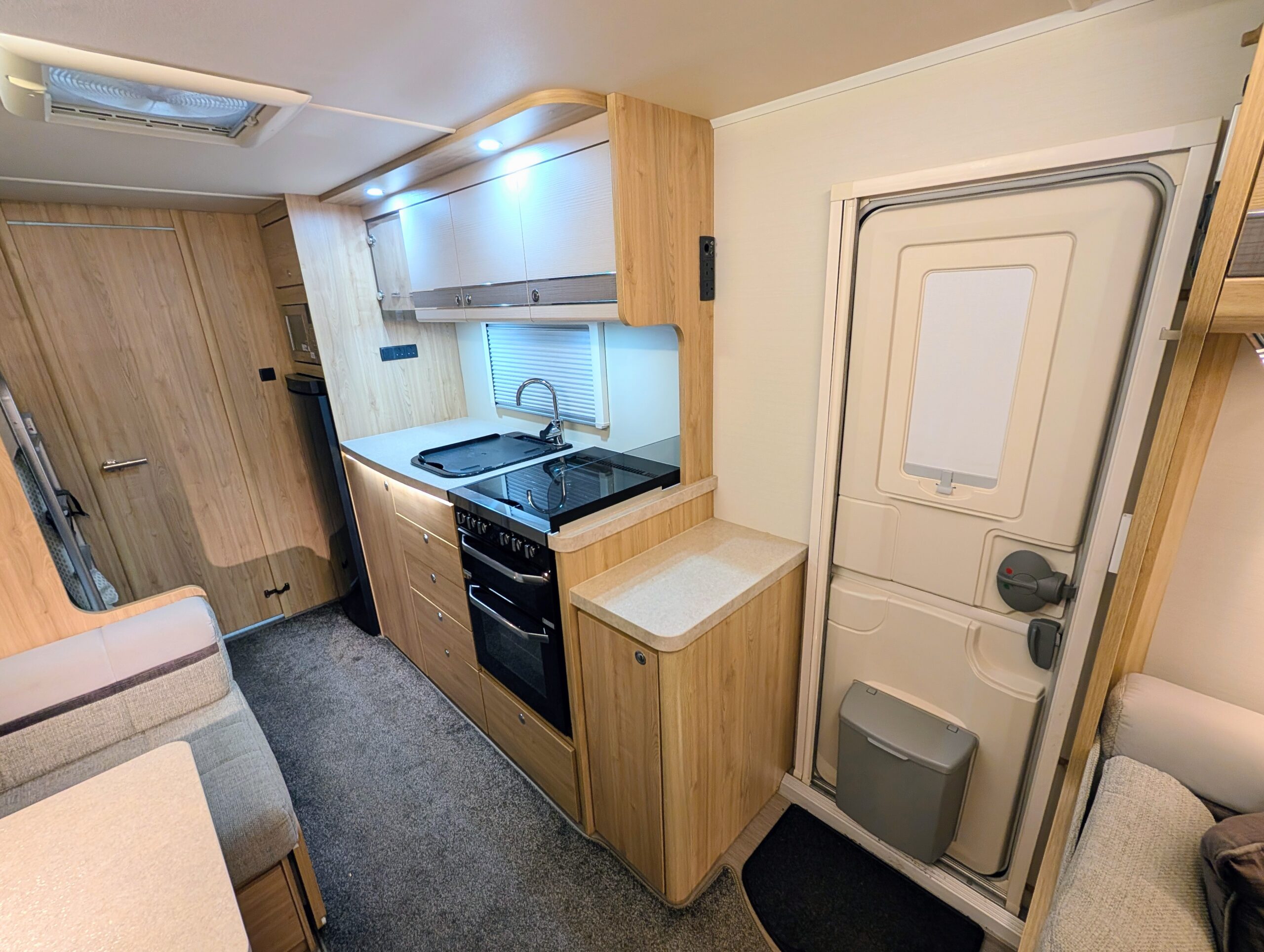 
								Elddis Crusader Tempest EB full									