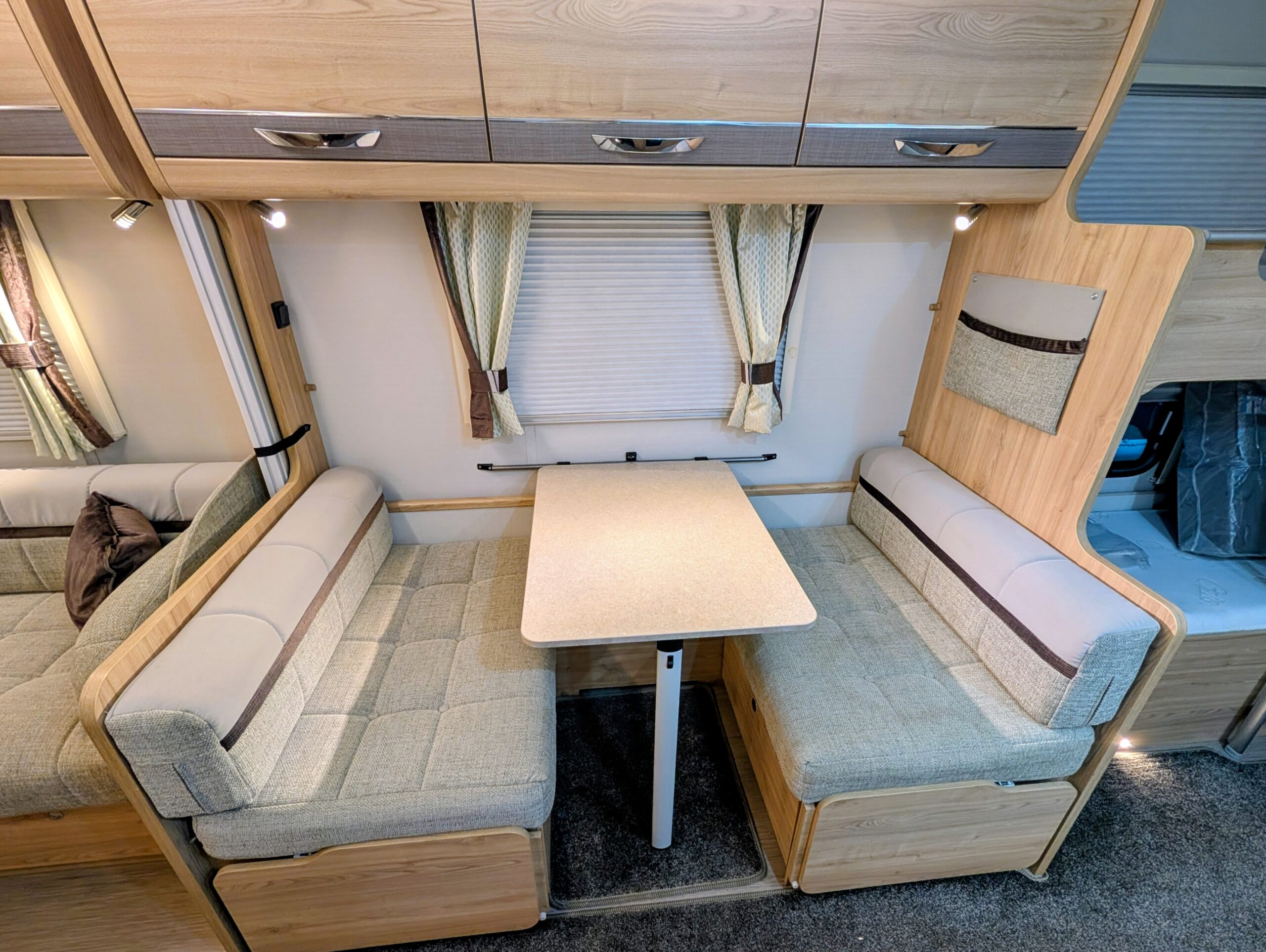 
								Elddis Crusader Tempest EB full									