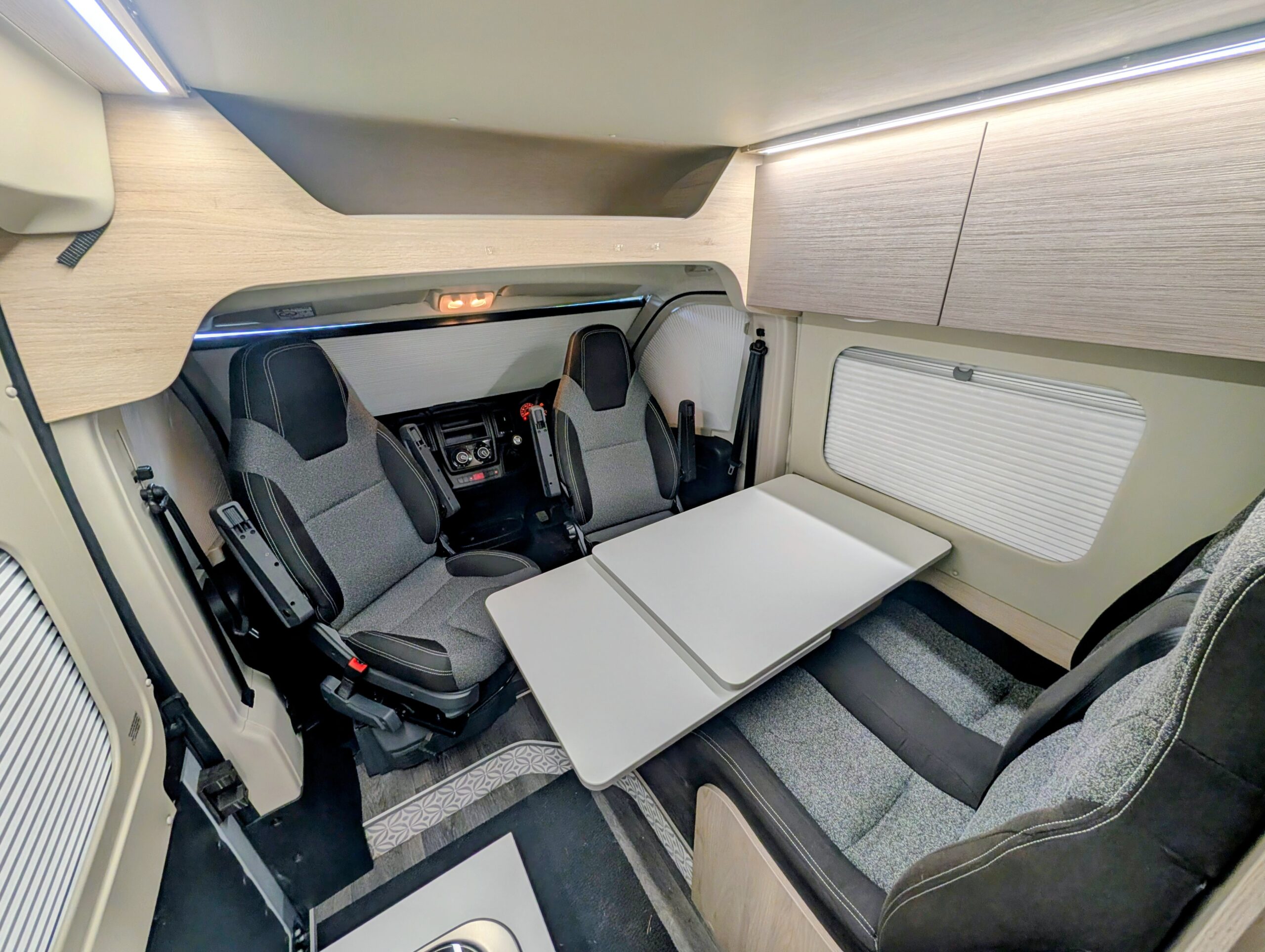 
								Auto-Trail Expedition 67 full									