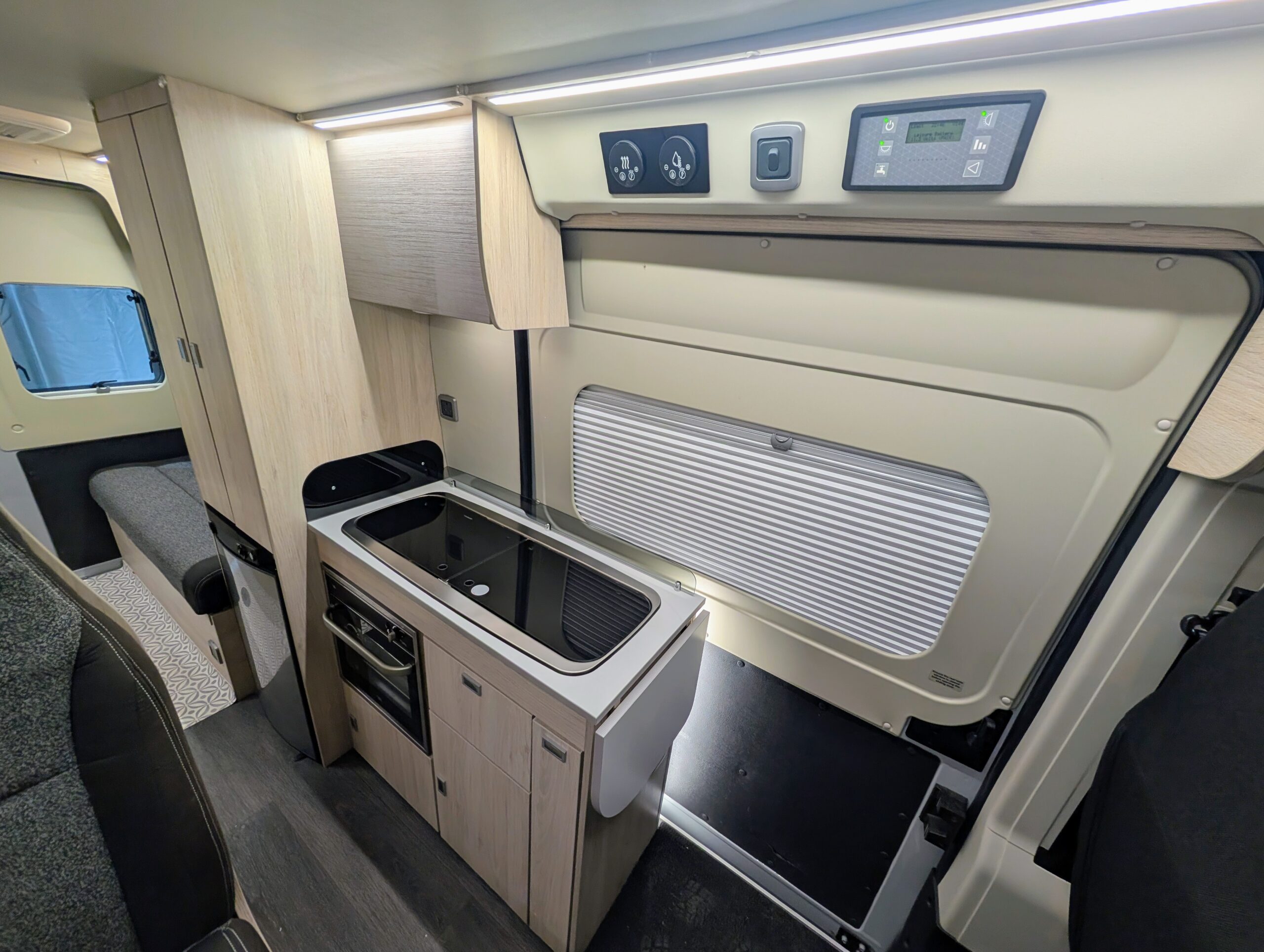 
								Auto-Trail Expedition 67 full									