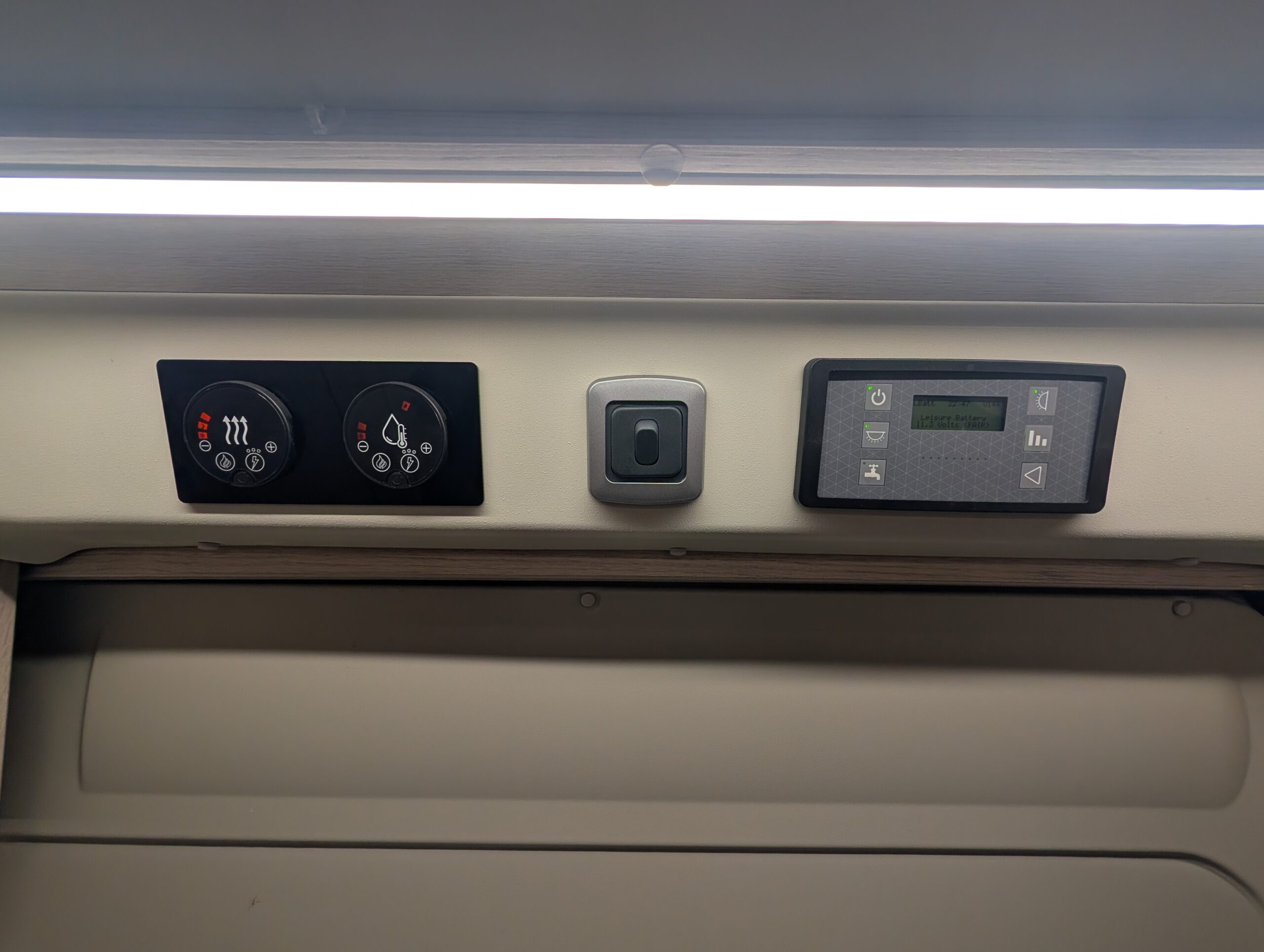 
								Auto-Trail Expedition 67 full									