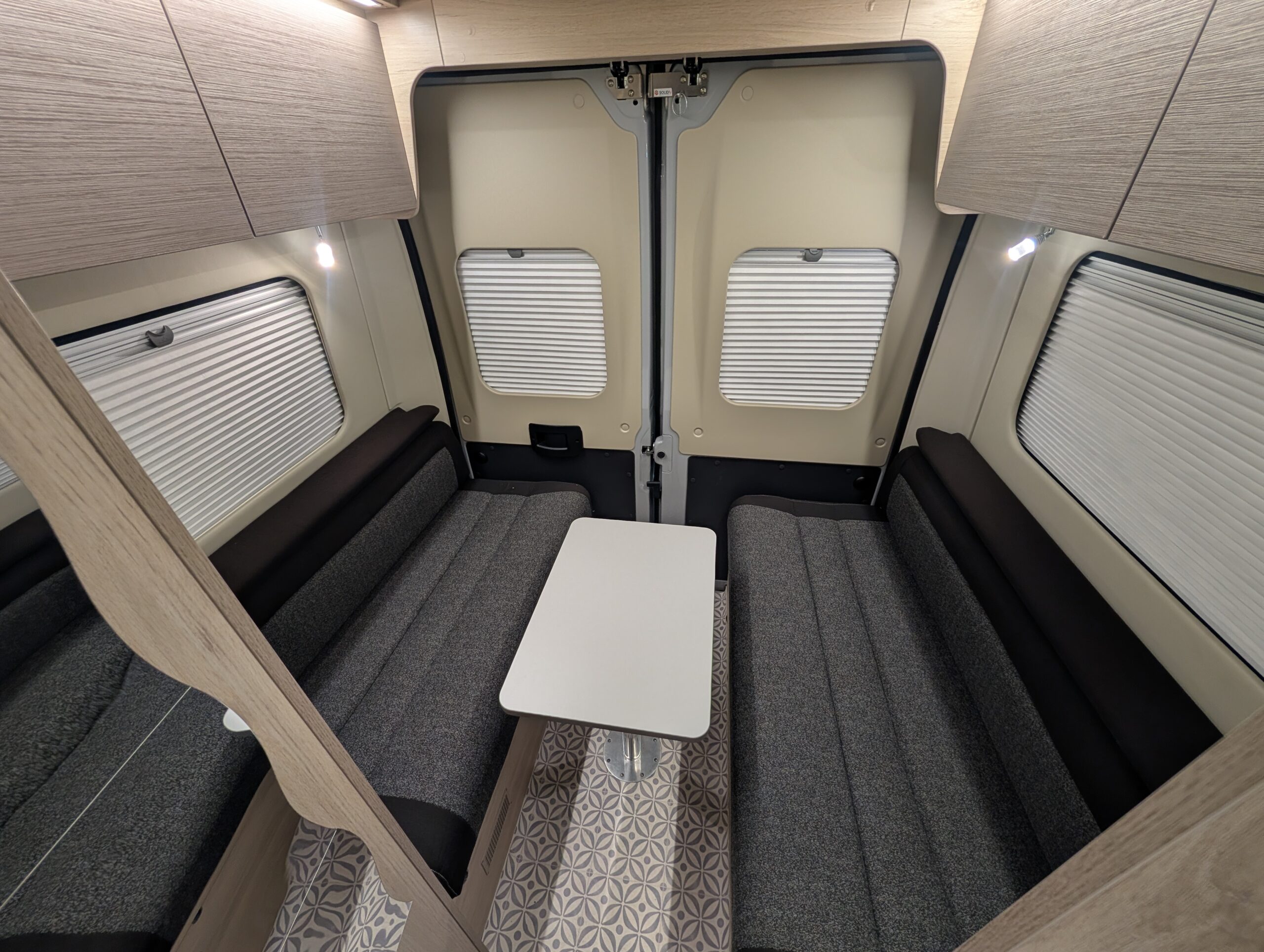 
								Auto-Trail Expedition 67 full									