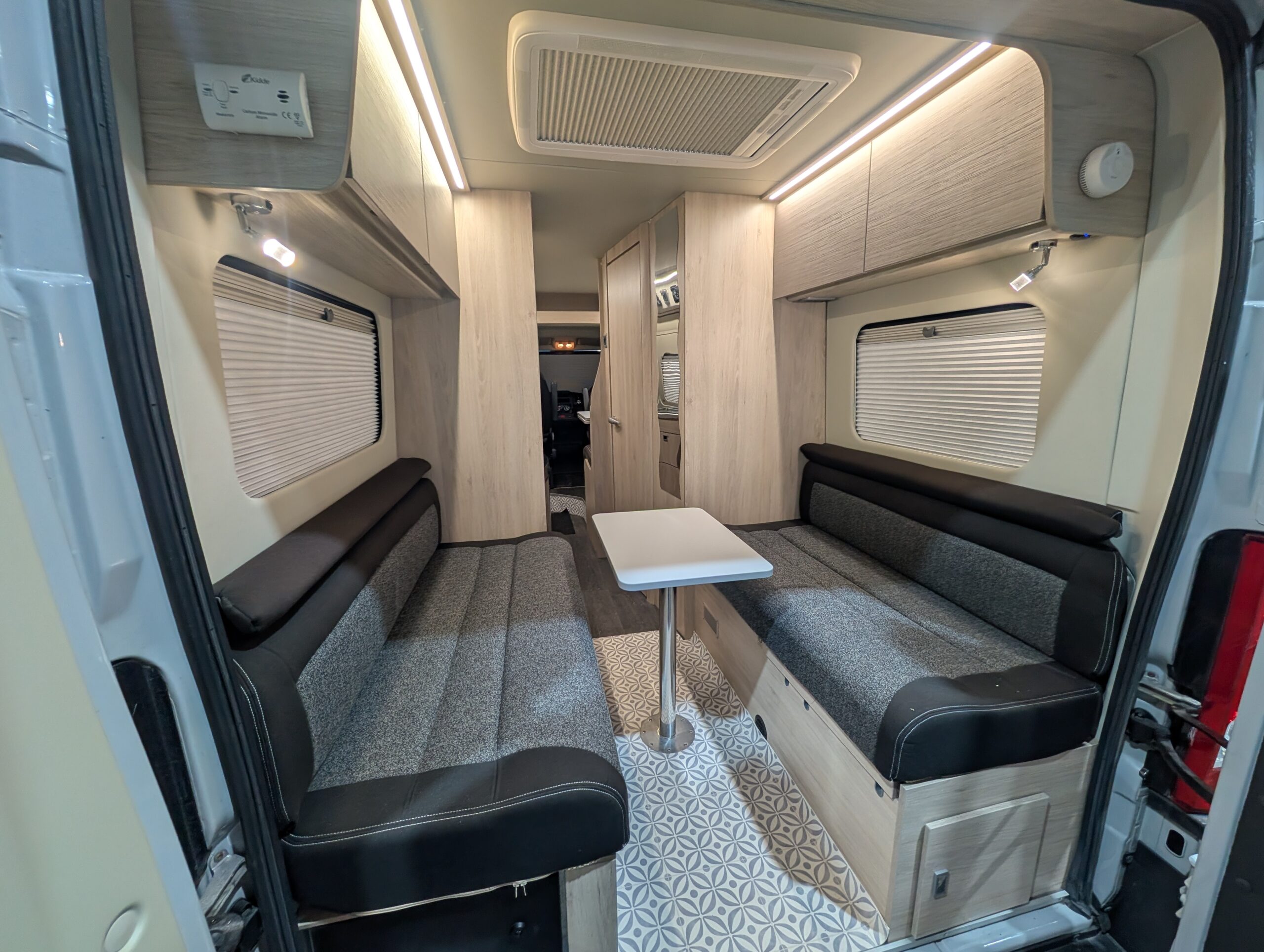 
								Auto-Trail Expedition 67 full									