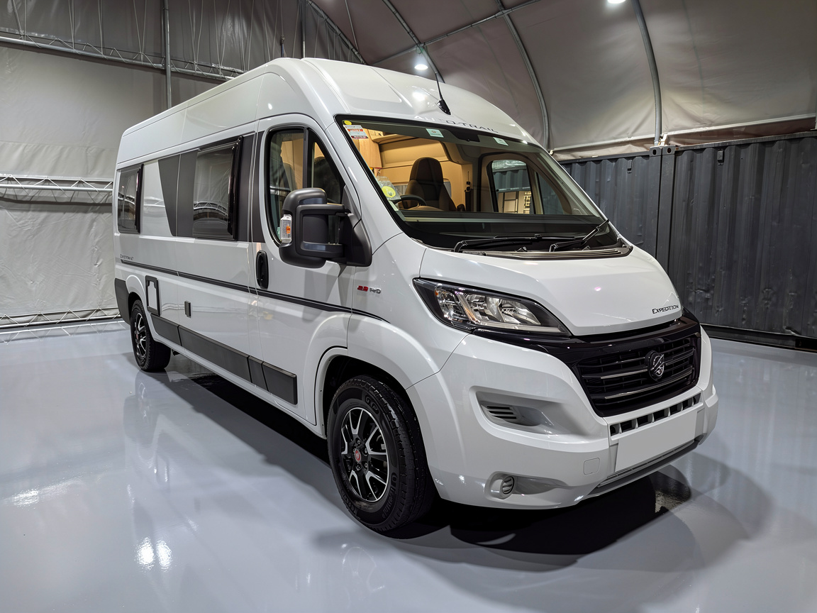 
								Auto-Trail Expedition 67 full									