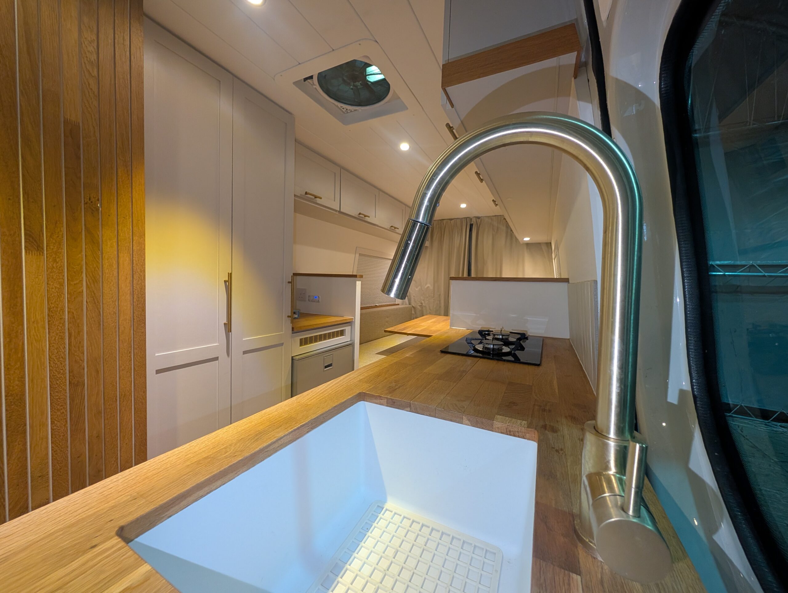 
								Mercedes-Benz Sprinter Campervan Conversion full									