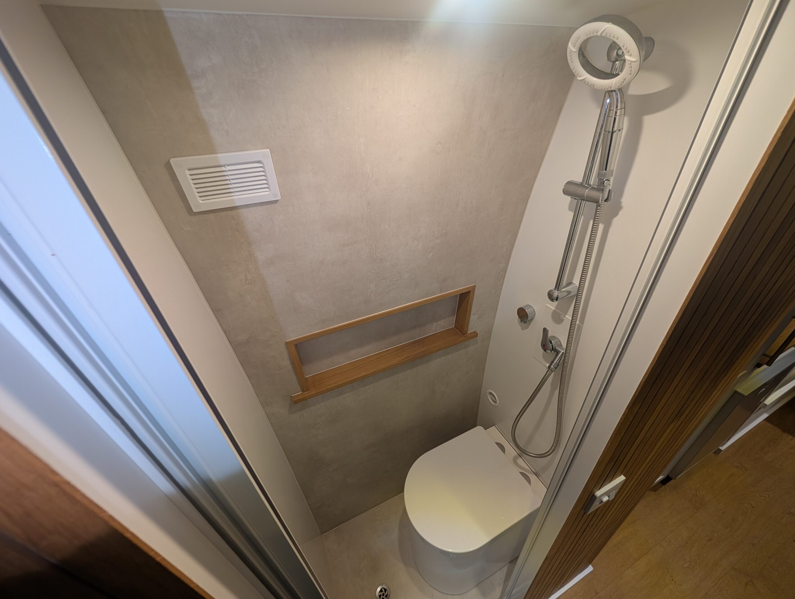 
								Mercedes-Benz Sprinter Campervan Conversion full									