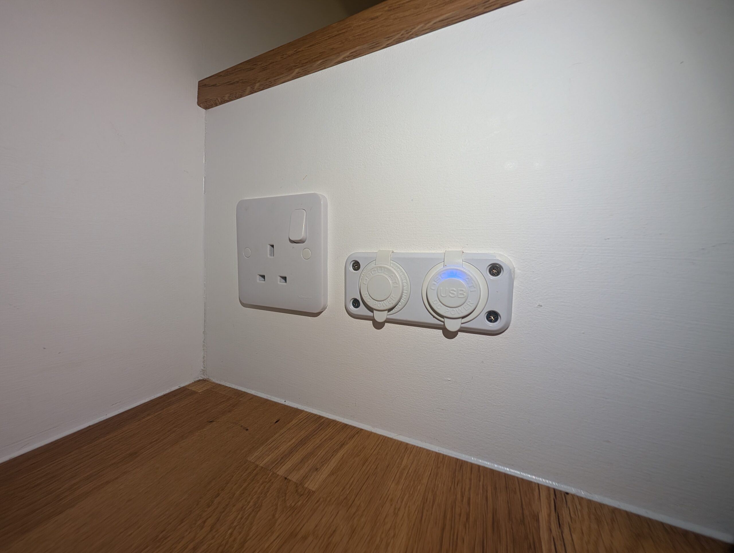 
								Mercedes-Benz Sprinter Campervan Conversion full									