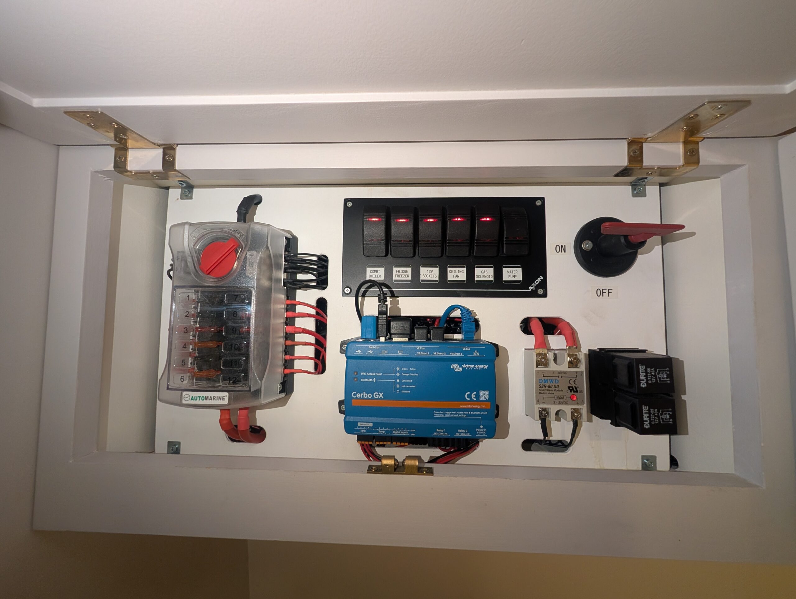 
								Mercedes-Benz Sprinter Campervan Conversion full									