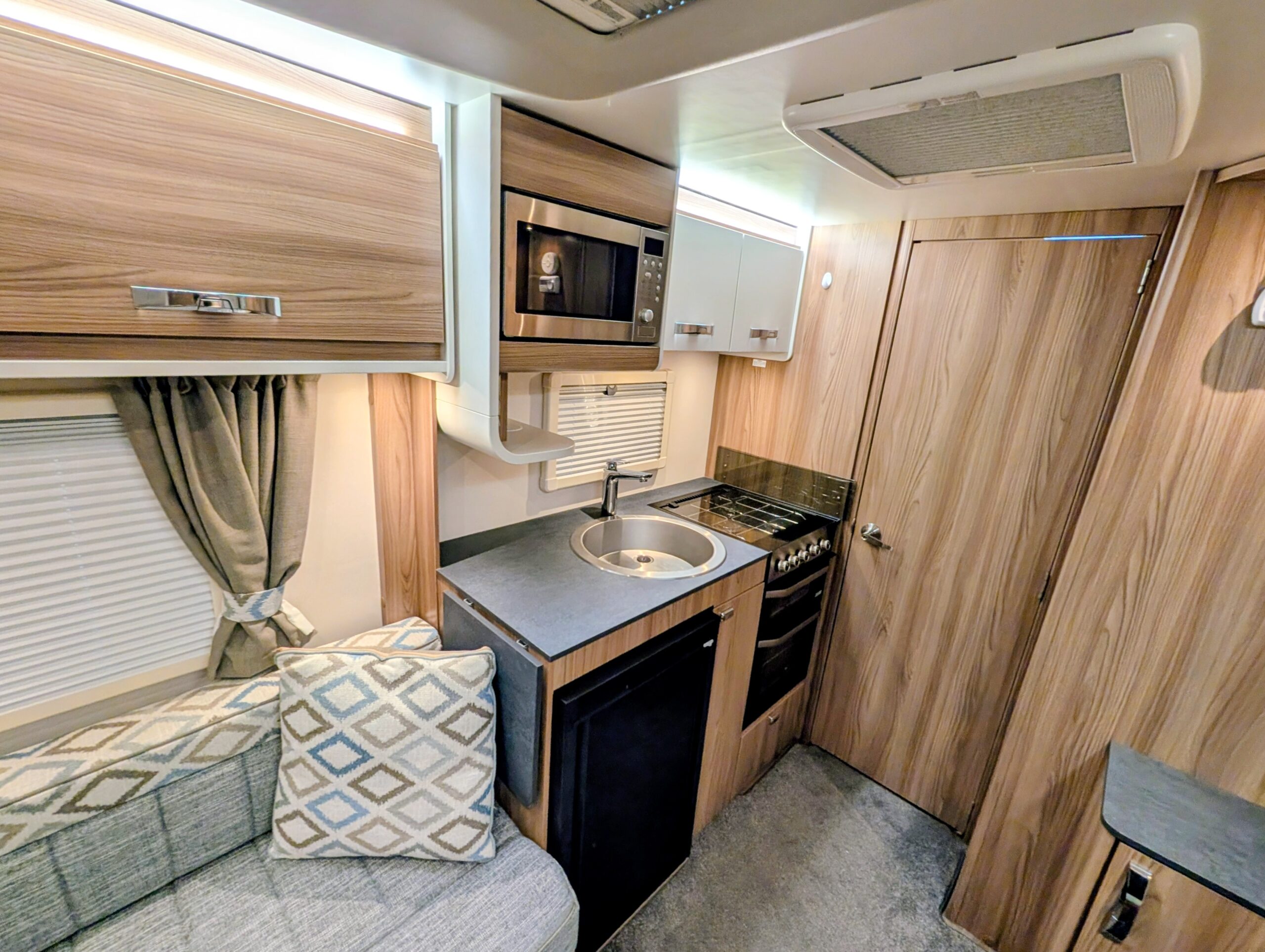 
								Swift Celebrate 4EB full									