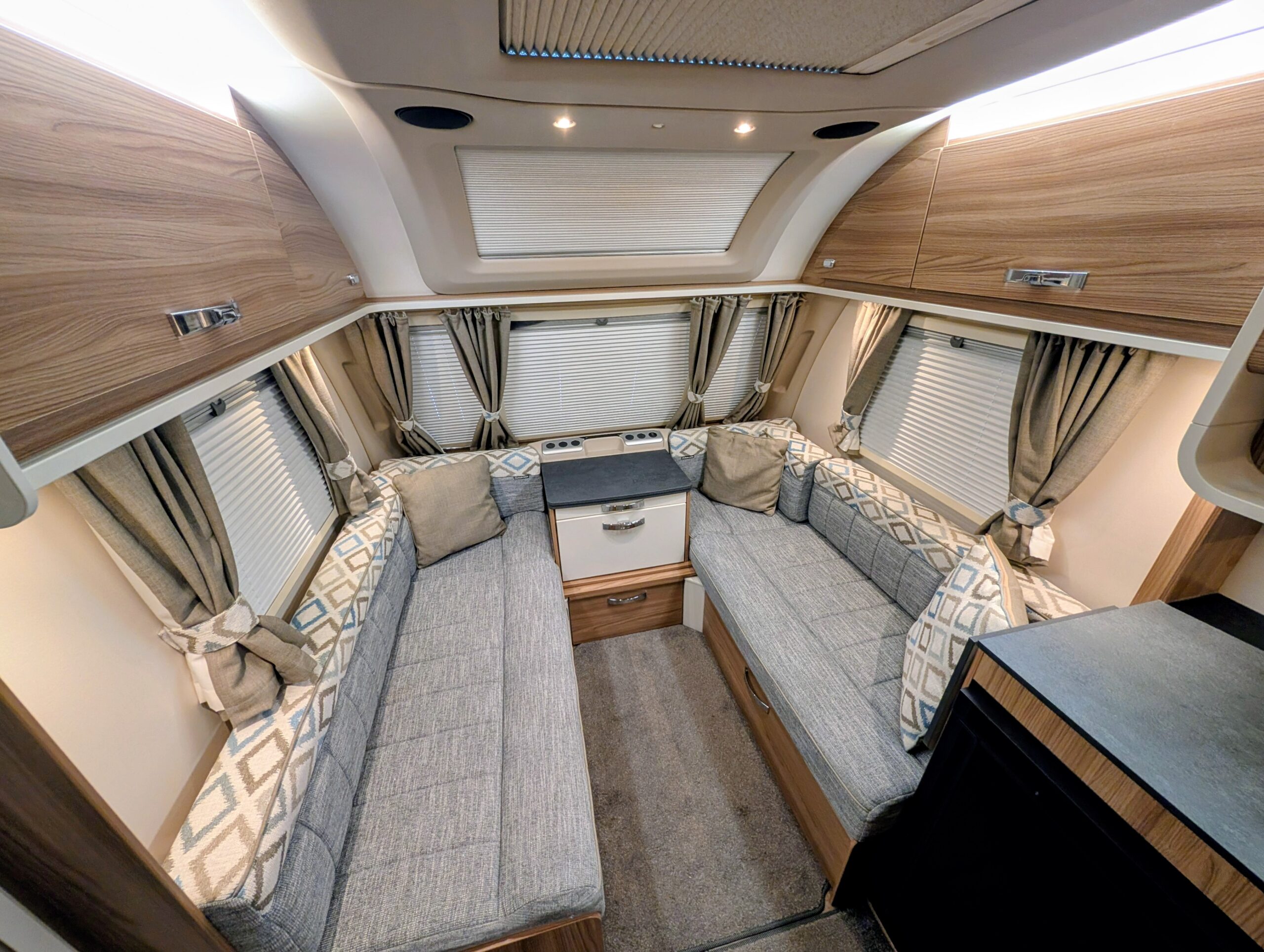 
								Swift Celebrate 4EB full									