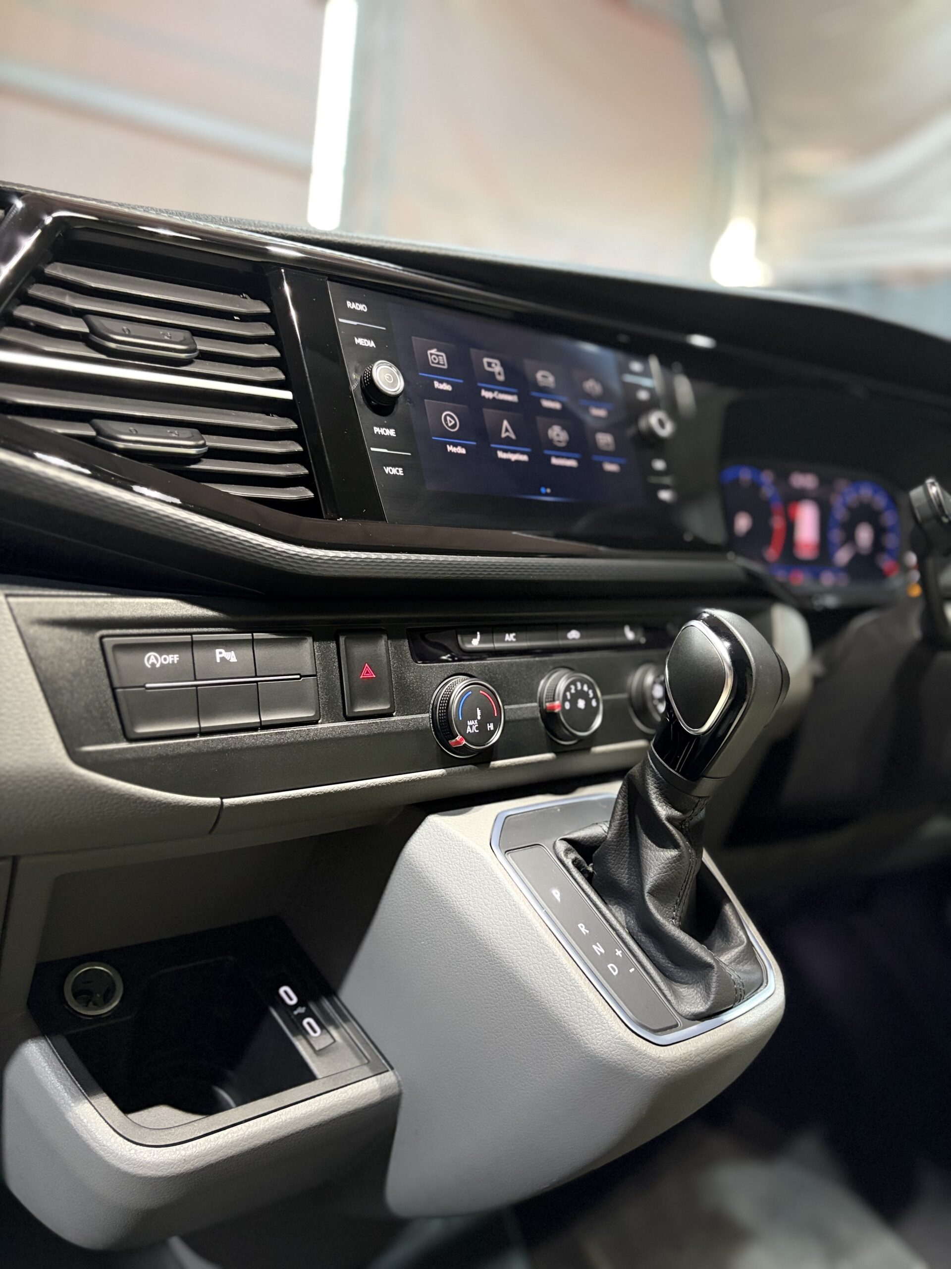 
								Volkswagen Transporter T32 Sportline full									