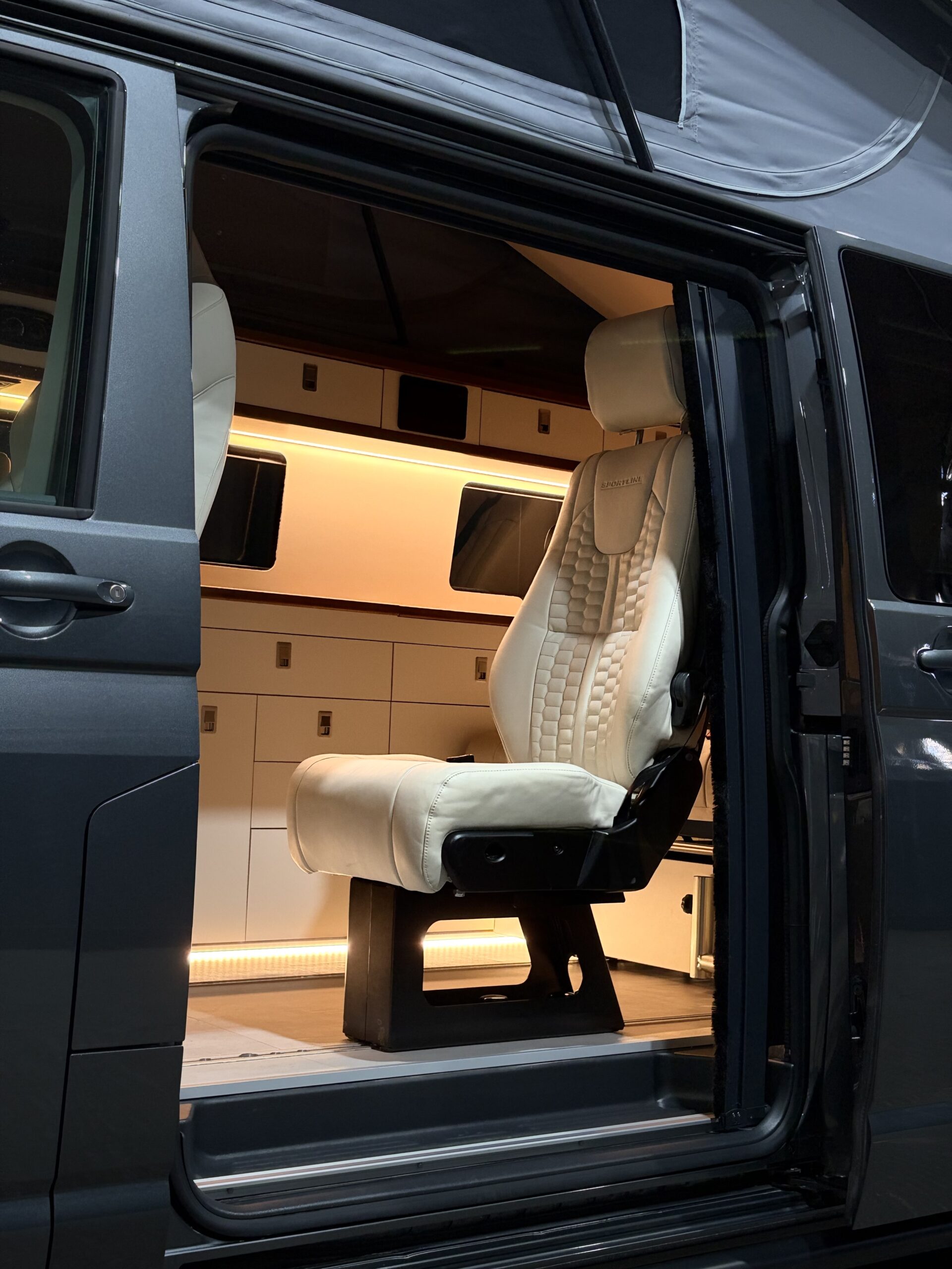 
								Volkswagen Transporter T32 Sportline full									