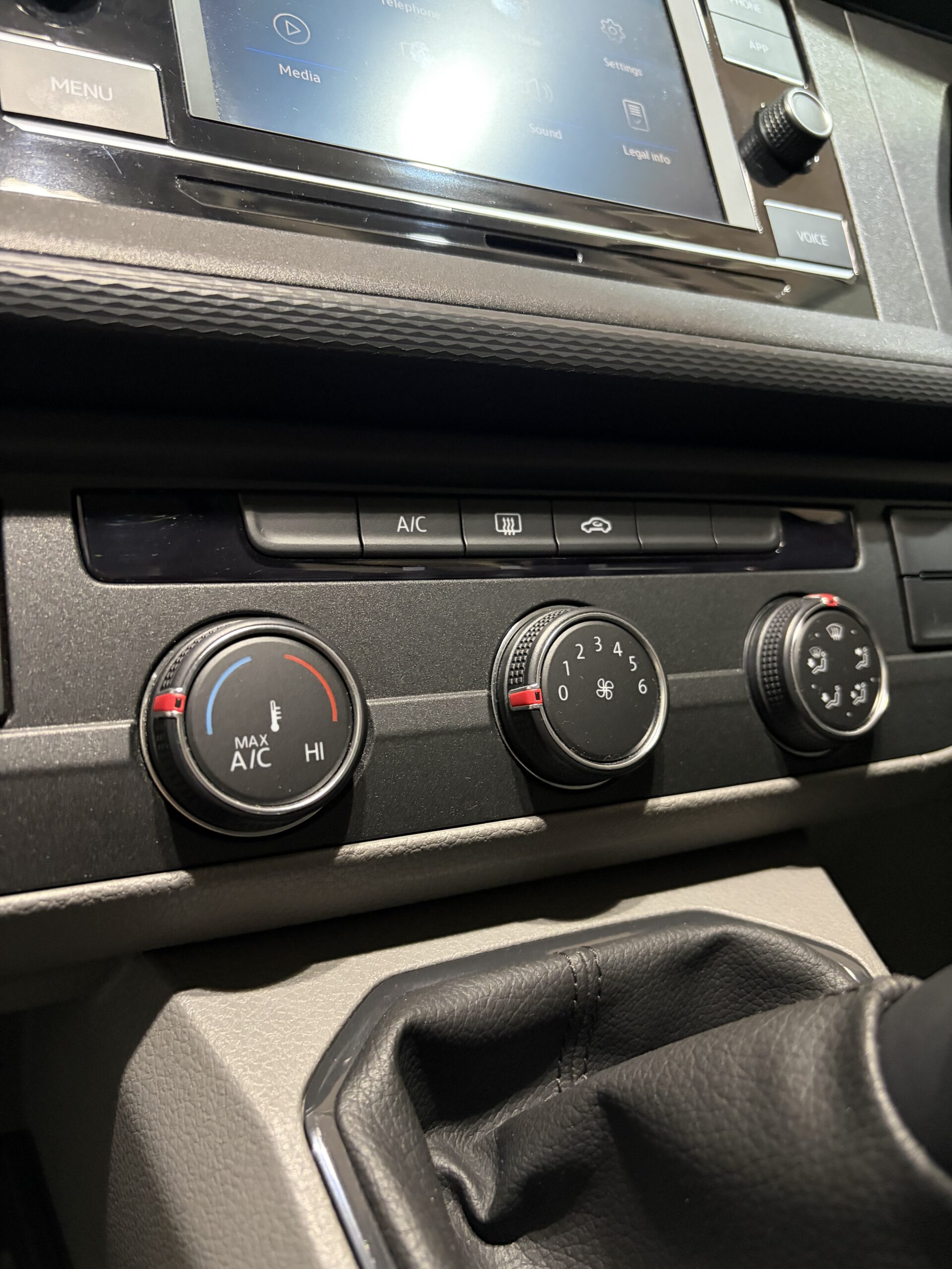 
								Volkswagen Camper King St Tropez Campervan full									