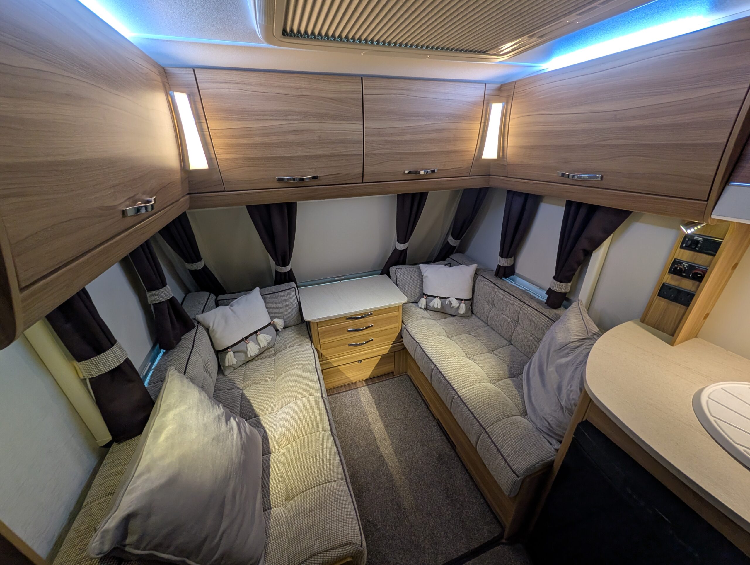 
								Elddis Supreme 550 full									