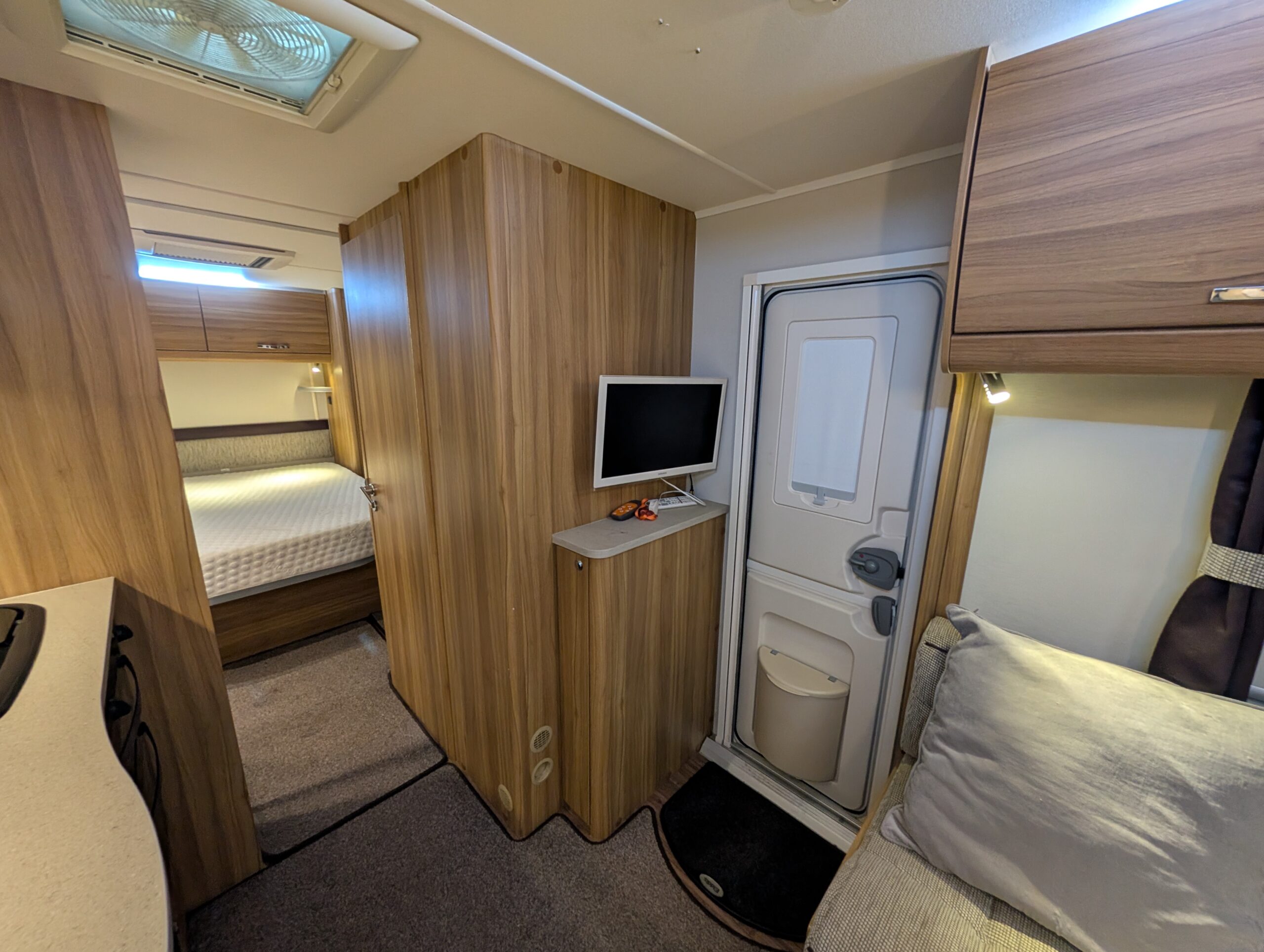 
								Elddis Supreme 550 full									