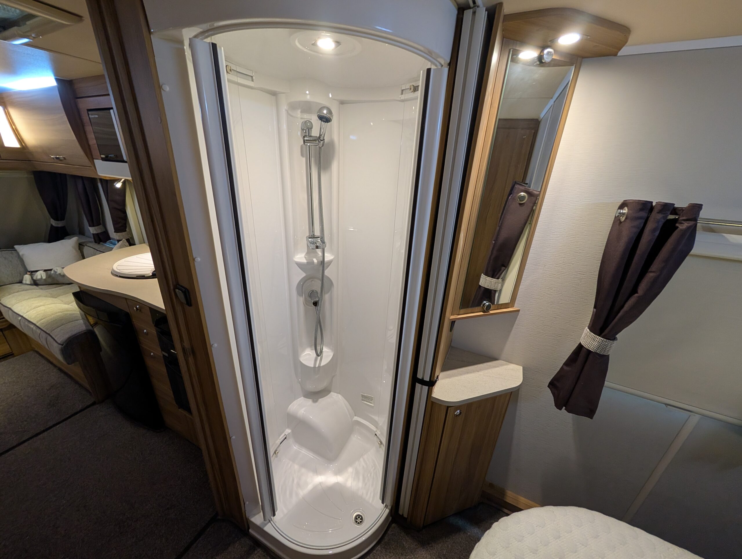 
								Elddis Supreme 550 full									