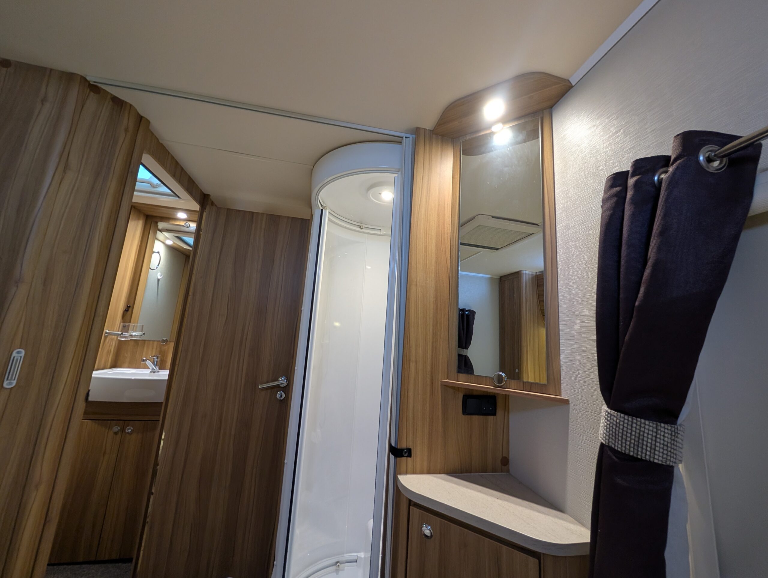 
								Elddis Supreme 550 full									