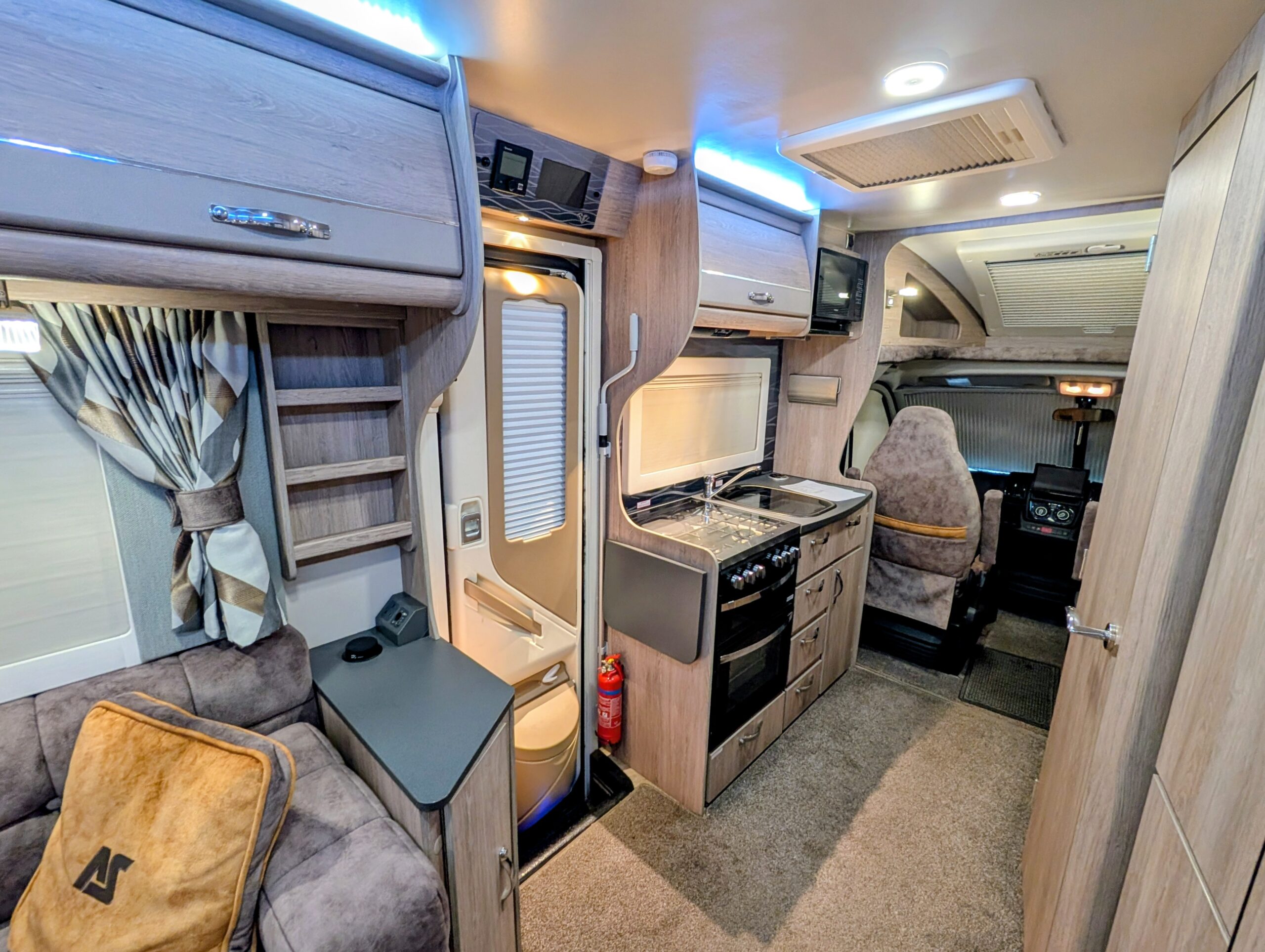 
								Auto-Sleeper Broadway EL full									