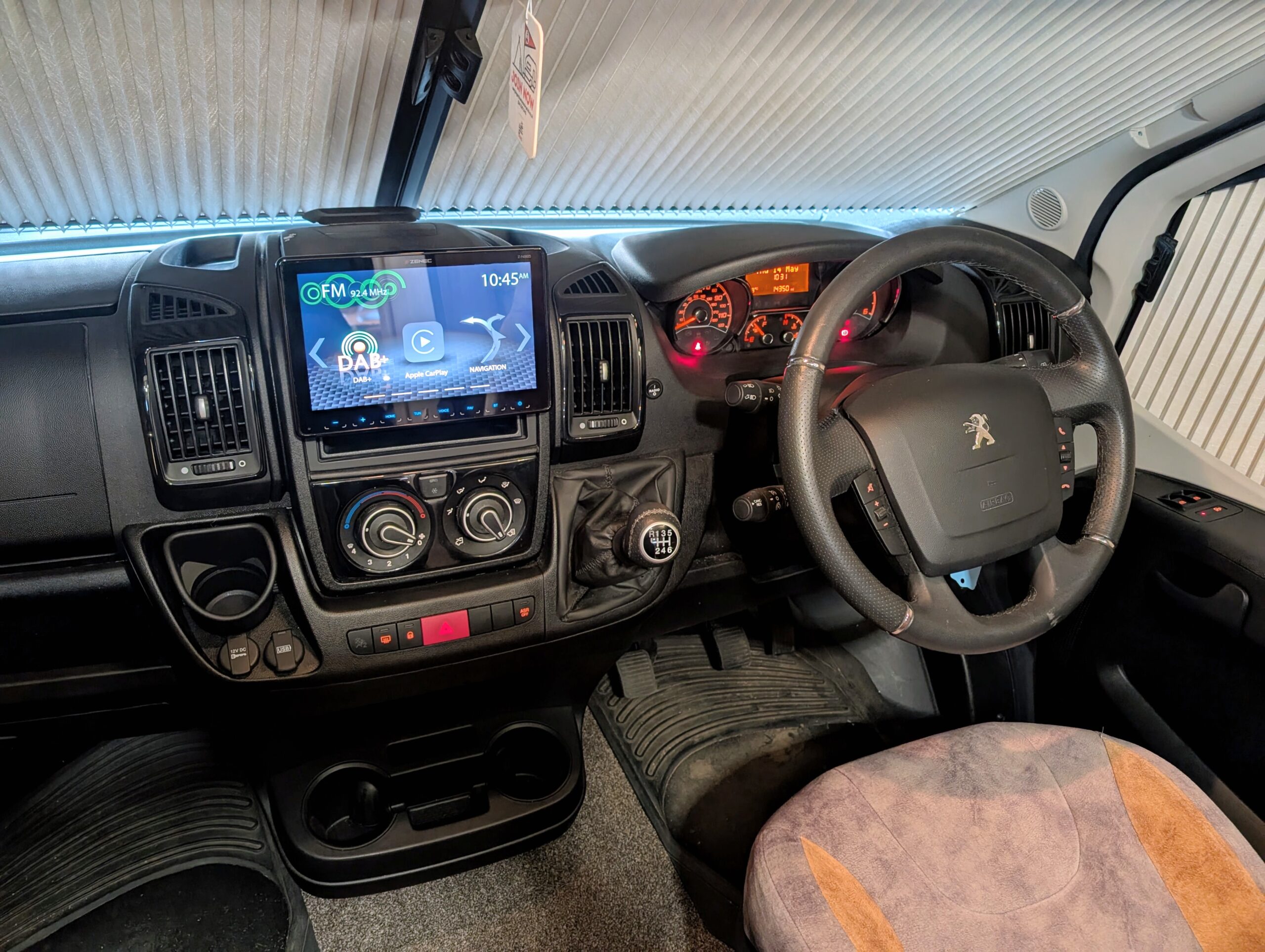 
								Auto-Sleeper Broadway EL full									