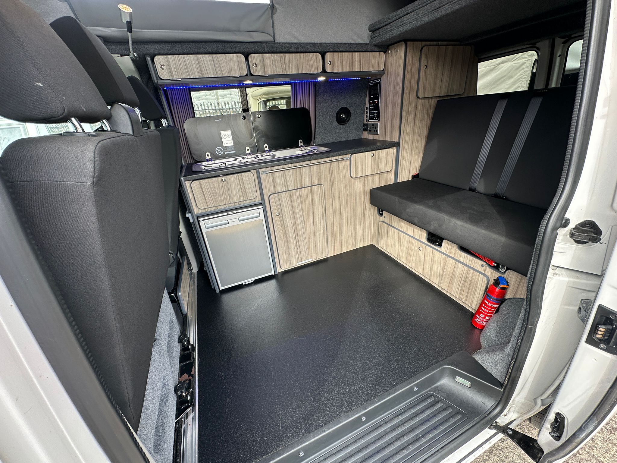 
								Volkswagon T6 Transporter Campervan full									