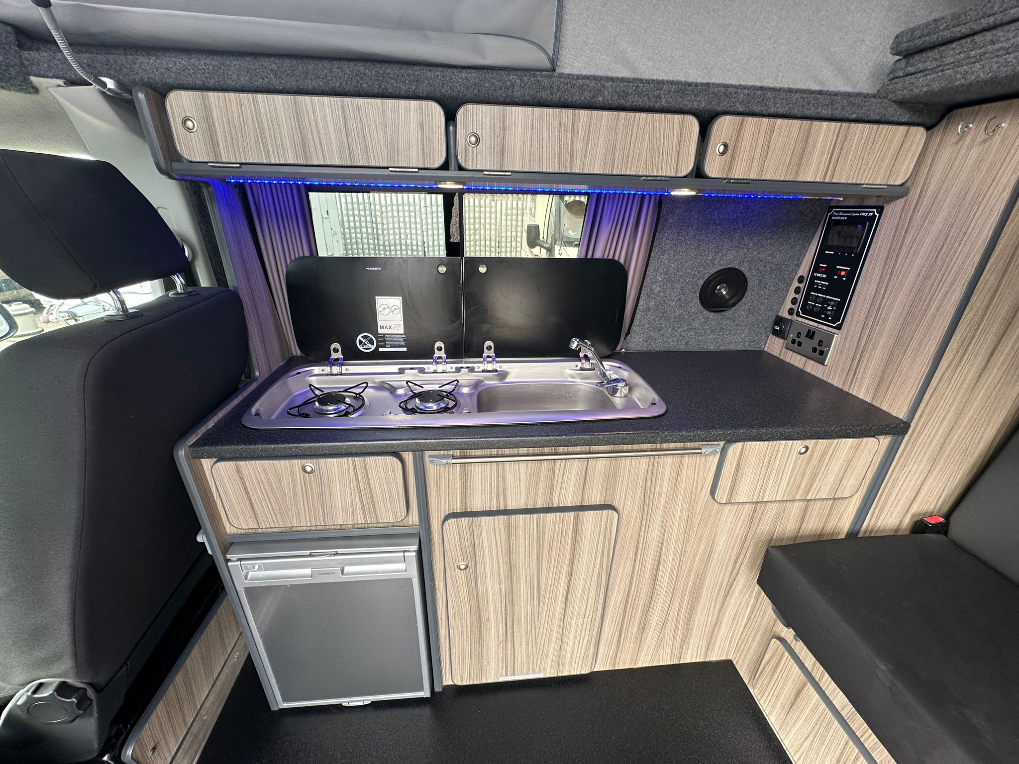 
								Volkswagon T6 Transporter Campervan full									
