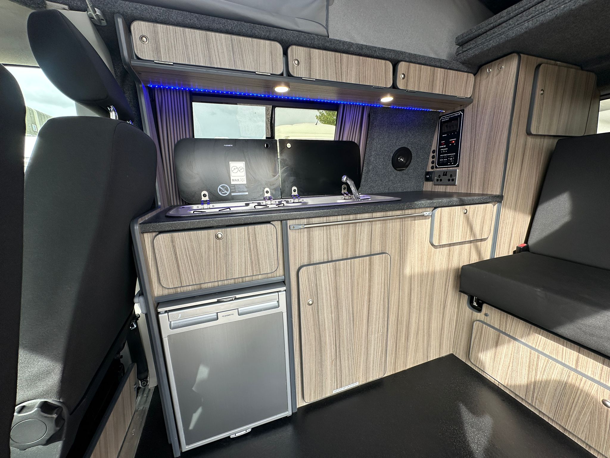 
								Volkswagon T6 Transporter Campervan full									