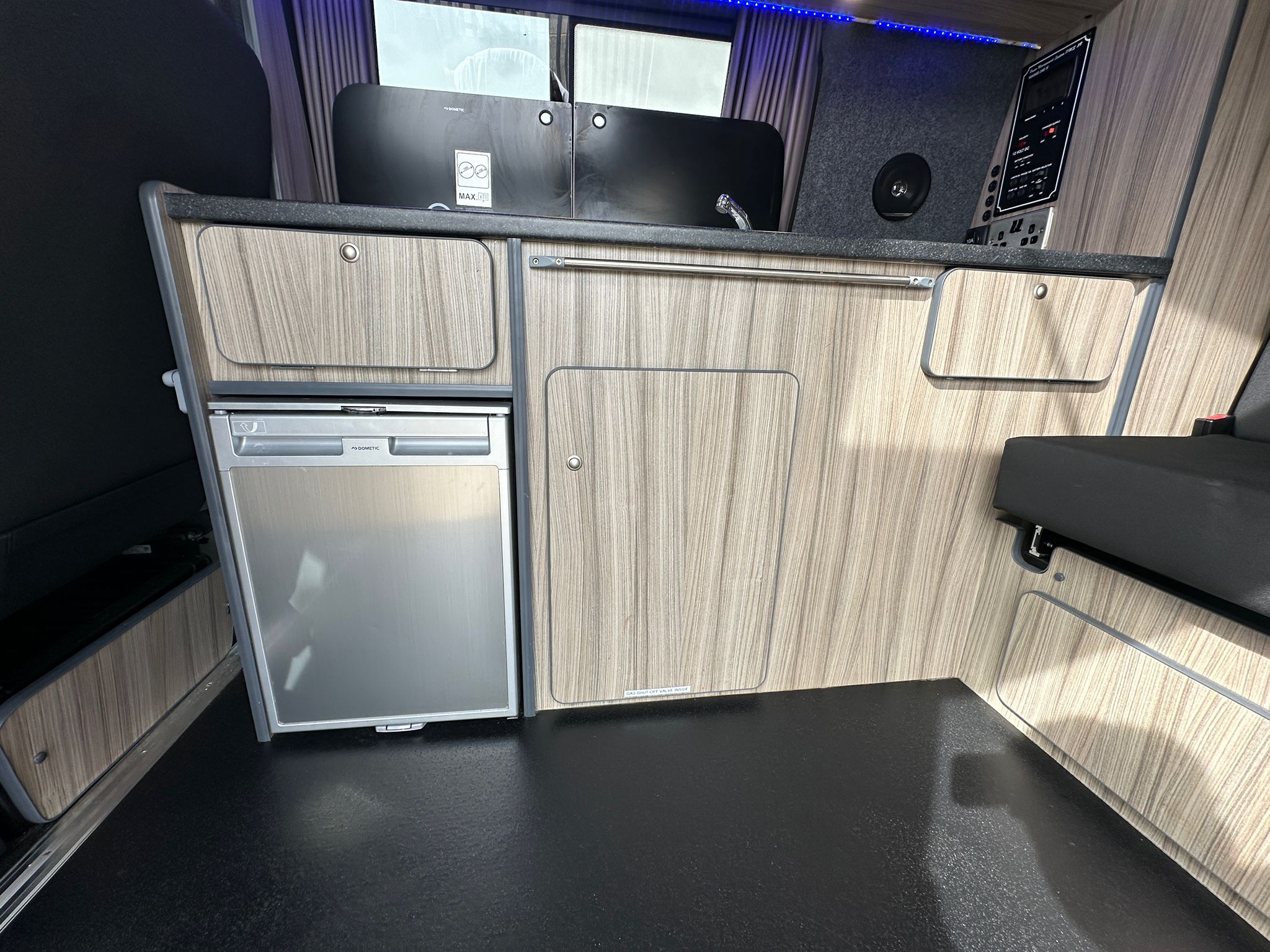
								Volkswagon T6 Transporter Campervan full									