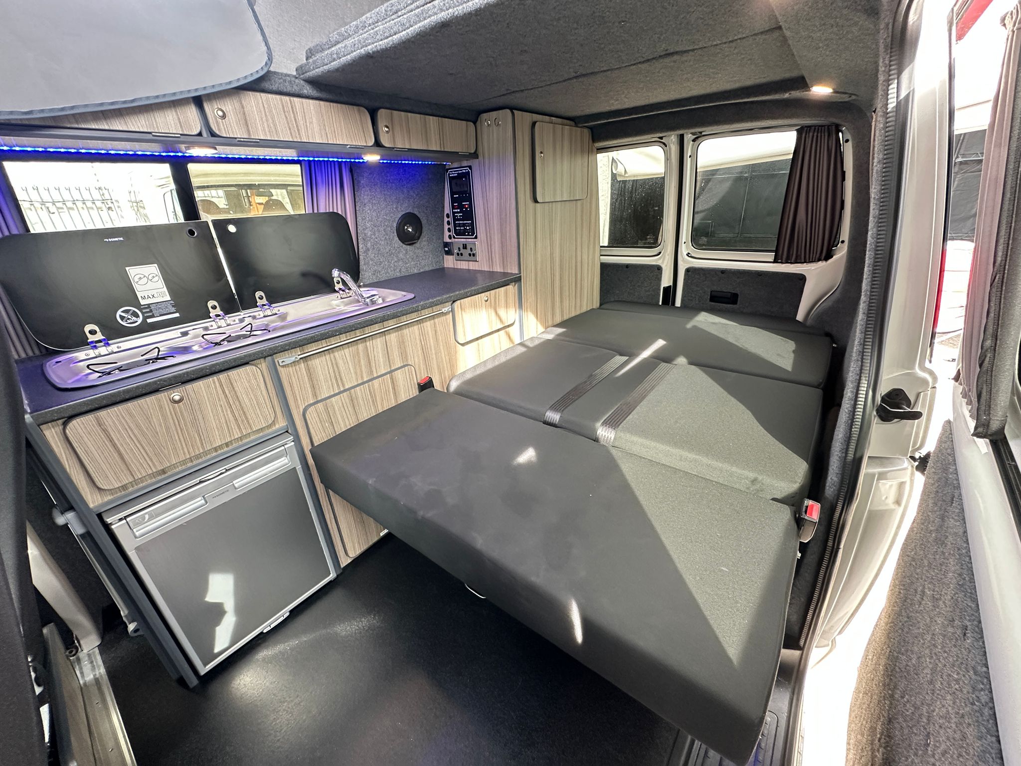 
								Volkswagon T6 Transporter Campervan full									