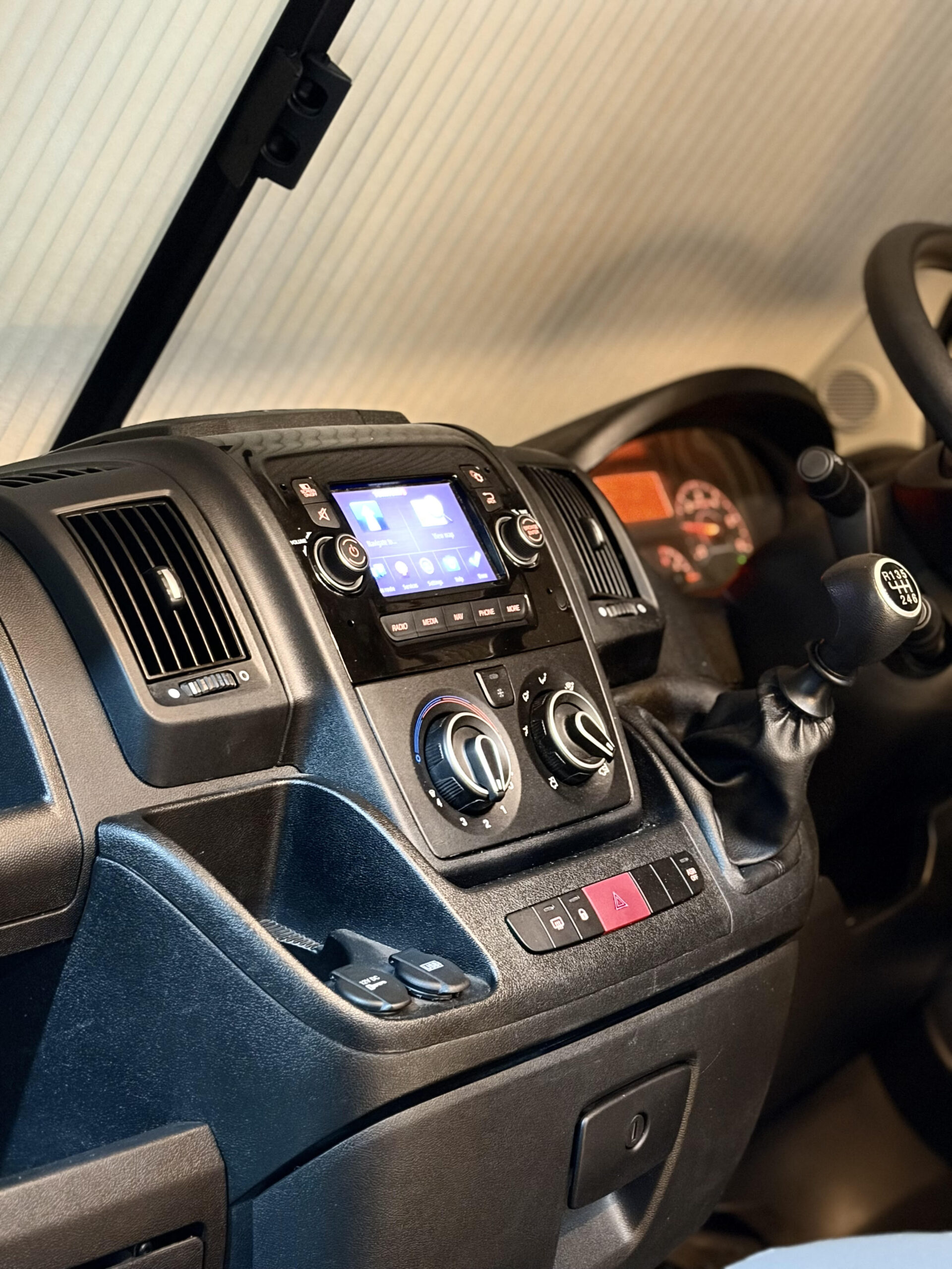 
								Citroen Relay Adventure full									