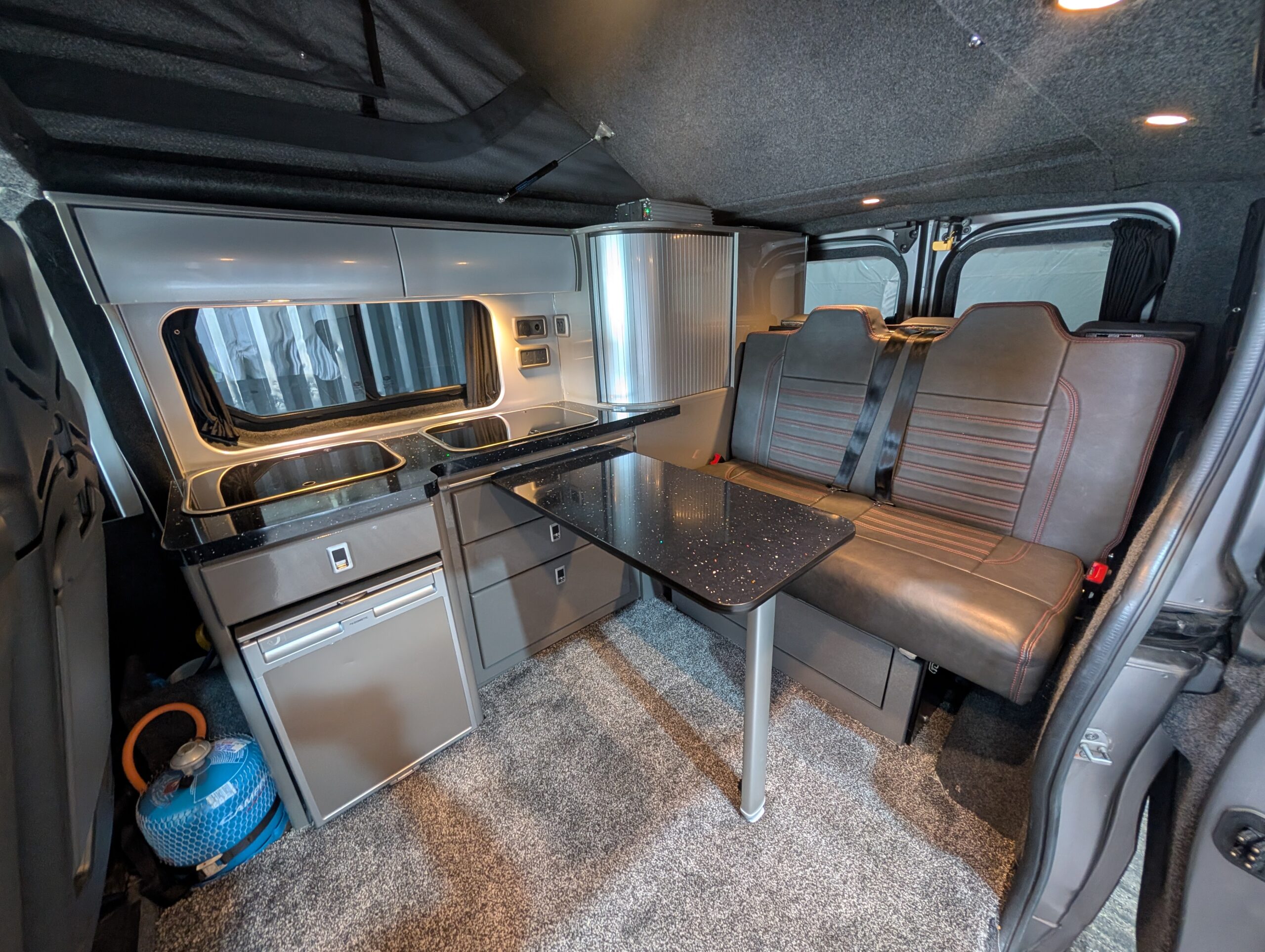 
								Vauxhall Vivaro Campervan full									