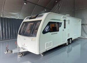 Lunar Quasar 674 Twin Axle 4 Berth Island Bed Caravan
