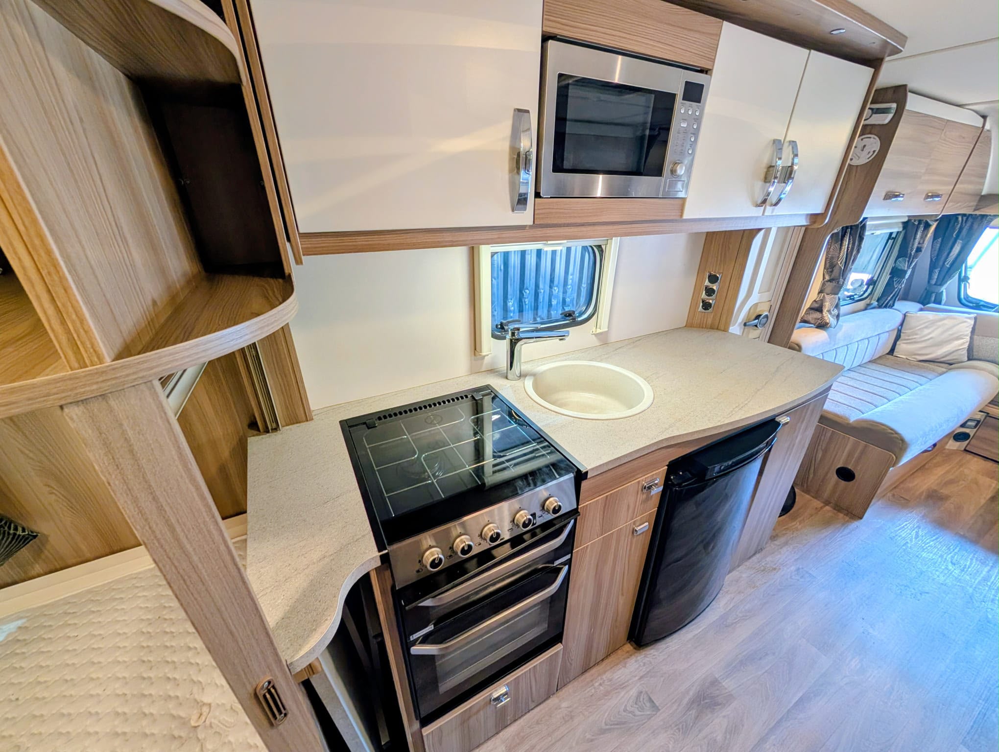 
								Swift S-Line 630 full									