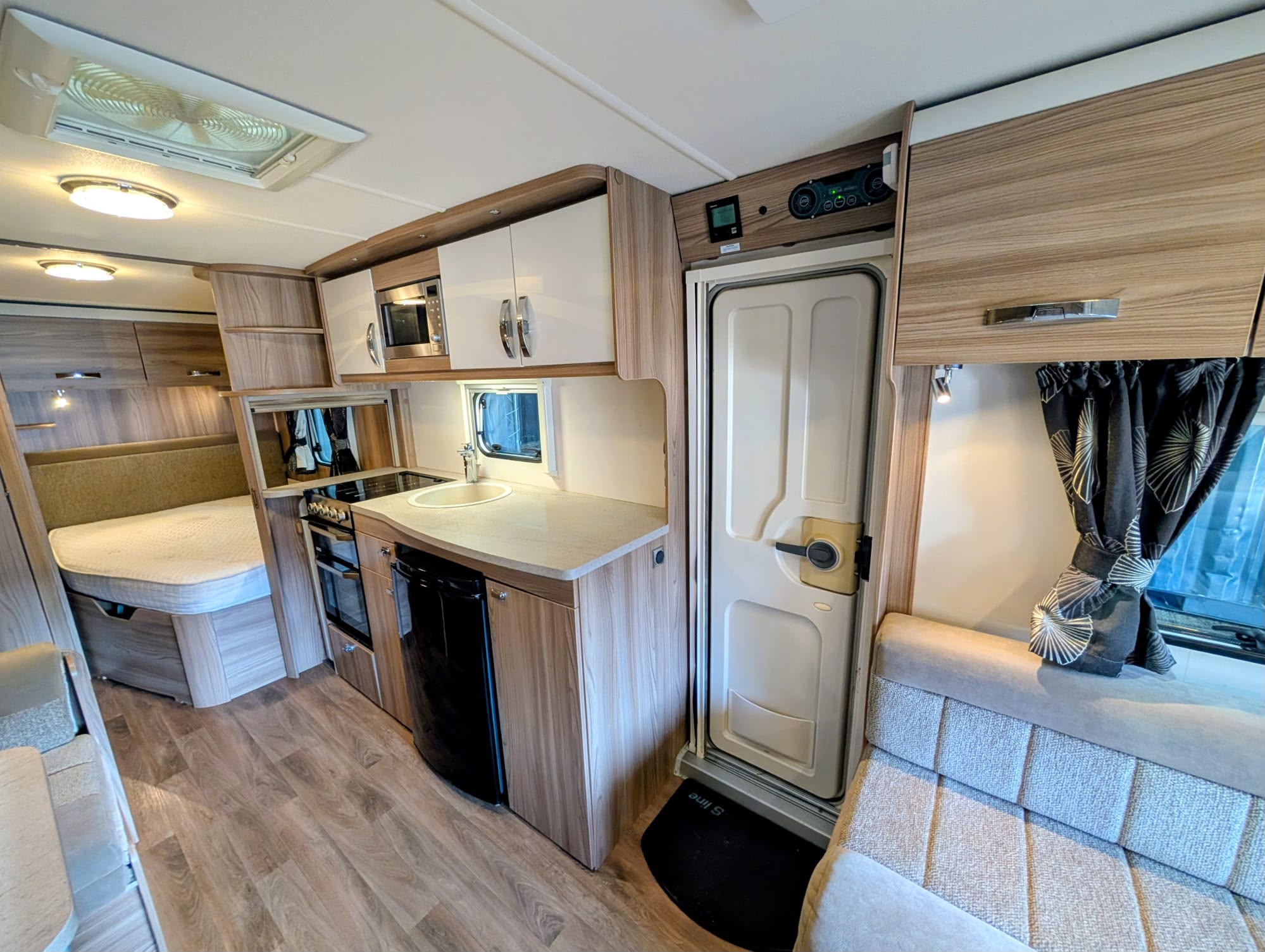 
								Swift S-Line 630 full									