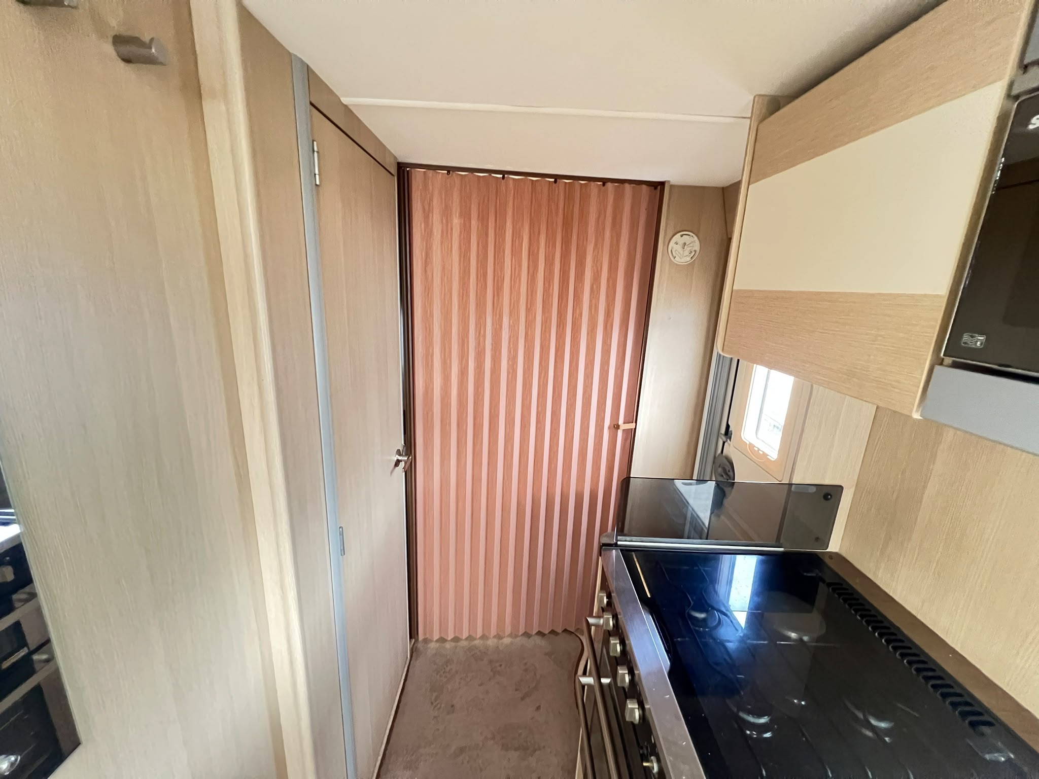 
								Sterling Eccles Lux 586 full									