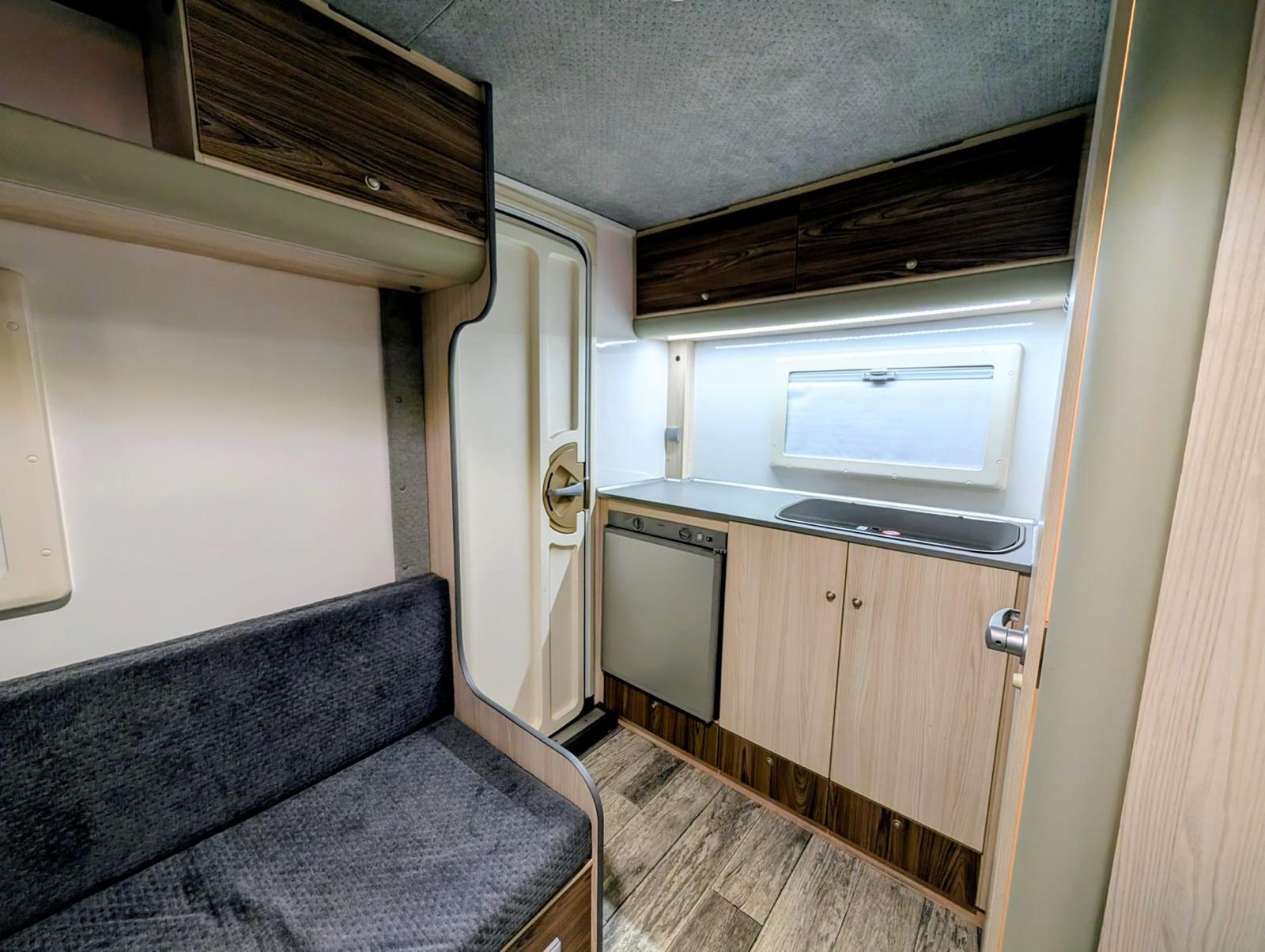 
								Campmaster King full									