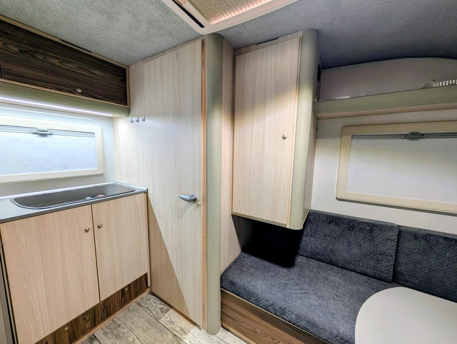 
								Campmaster King full									